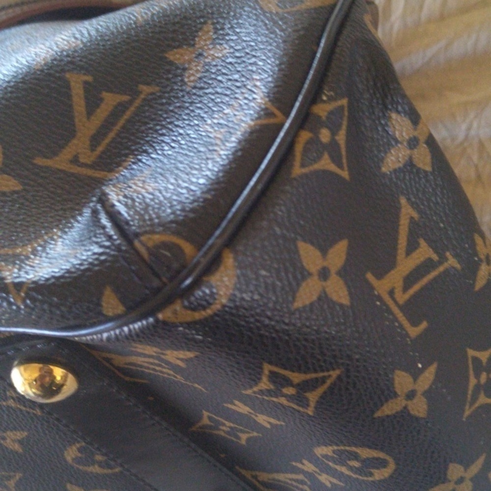𝅺AUTHENTIC Louis Vuitton Handbag - Picture 10 of 17